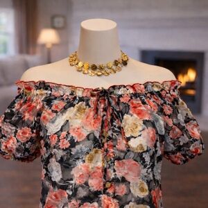 NWT Summer Fun & Flirty Lace Floral Top